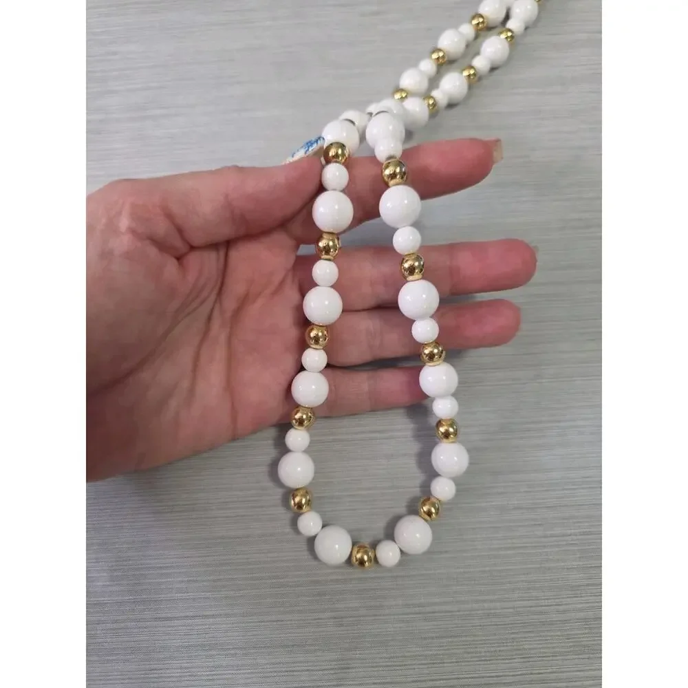 Vintage Retro Preppy Classic Design Beaded Necklace White And Gold Tones